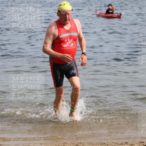 15.06.2025 - 27. Vierlanden-Triathlon Lena Gebhardt http://msf.ph/oto/8009649 15.06.2025 10:06:52 Schwimmen 131, 367, 386, 388, 396, 423, 429, 441, 457, 467 meine-sportfotos.de
