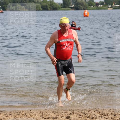 15.06.2025 - 27. Vierlanden-Triathlon Lena Gebhardt http://msf.ph/oto/8009655 15.06.2025 10:06:53 Schwimmen 131, 367, 386, 388, 396, 423, 429, 441, 457, 467 meine-sportfotos.de