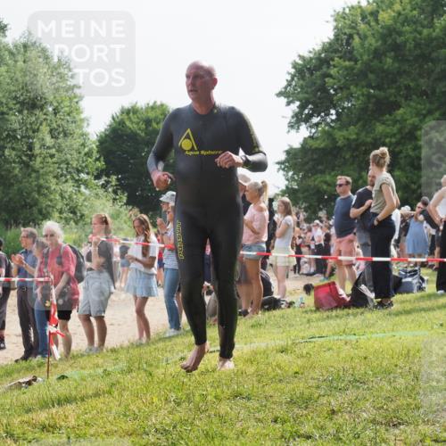 15.06.2025 - 27. Vierlanden-Triathlon KatJ http://msf.ph/oto/8009658 15.06.2025 10:07:41 Schwimmen 379, 391, 468 meine-sportfotos.de