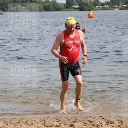 15.06.2025 - 27. Vierlanden-Triathlon Lena Gebhardt http://msf.ph/oto/8009665 15.06.2025 10:06:53 Schwimmen 131, 367, 386, 388, 396, 423, 429, 441, 457, 467 meine-sportfotos.de