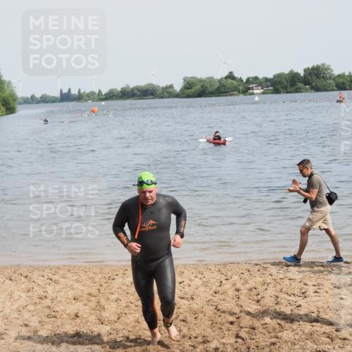 21.06.2025 - 27. Vierlanden-Triathlon MichiJ http://msf.ph/oto/8009666 15.06.2026 10:11:03 Schwimmen 451 meine-sportfotos.de
