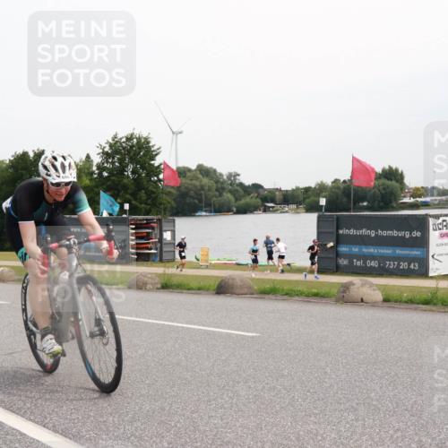 15.06.2025 - 27. Vierlanden-Triathlon H.Heesch http://msf.ph/oto/8009669 15.06.2025 10:56:28 Radfahren 73, 597, 606 meine-sportfotos.de