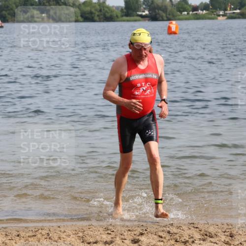 15.06.2025 - 27. Vierlanden-Triathlon Lena Gebhardt http://msf.ph/oto/8009671 15.06.2025 10:06:53 Schwimmen 131, 367, 386, 388, 396, 423, 429, 441, 457, 467 meine-sportfotos.de