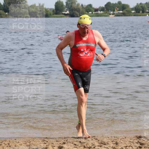 15.06.2025 - 27. Vierlanden-Triathlon Lena Gebhardt http://msf.ph/oto/8009677 15.06.2025 10:06:53 Schwimmen 131, 367, 386, 388, 396, 423, 429, 441, 457, 467 meine-sportfotos.de