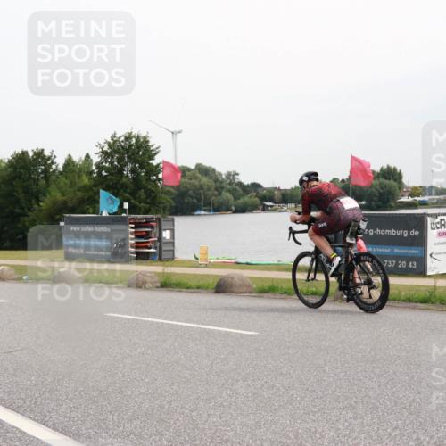 15.06.2025 - 27. Vierlanden-Triathlon H.Heesch http://msf.ph/oto/8009682 15.06.2025 10:56:57 Radfahren 94, 150, 451 meine-sportfotos.de