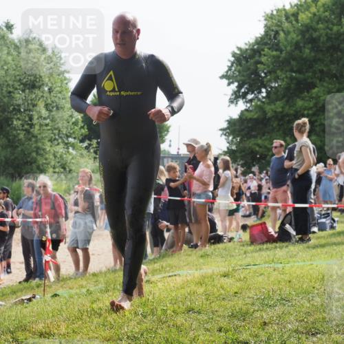 15.06.2025 - 27. Vierlanden-Triathlon KatJ http://msf.ph/oto/8009688 15.06.2025 10:07:42 Schwimmen 379, 391, 468 meine-sportfotos.de