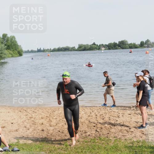 21.06.2025 - 27. Vierlanden-Triathlon MichiJ http://msf.ph/oto/8009690 15.06.2026 10:11:04 Schwimmen 451 meine-sportfotos.de