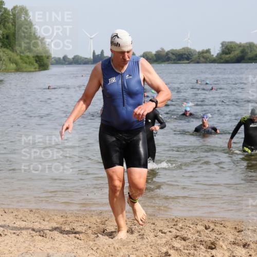 15.06.2025 - 27. Vierlanden-Triathlon Lena Gebhardt http://msf.ph/oto/8009692 15.06.2025 10:06:54 Schwimmen 131, 367, 386, 388, 396, 423, 429, 441, 457, 467 meine-sportfotos.de