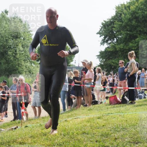 15.06.2025 - 27. Vierlanden-Triathlon KatJ http://msf.ph/oto/8009694 15.06.2025 10:07:42 Schwimmen 379, 391, 468 meine-sportfotos.de
