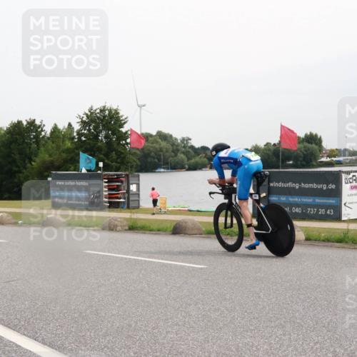 15.06.2025 - 27. Vierlanden-Triathlon H.Heesch http://msf.ph/oto/8009704 15.06.2025 10:57:00 Radfahren 94, 150, 451 meine-sportfotos.de