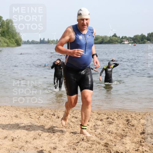15.06.2025 - 27. Vierlanden-Triathlon Lena Gebhardt http://msf.ph/oto/8009707 15.06.2025 10:06:55 Schwimmen 131, 367, 376, 388, 396, 423, 429, 441, 457, 467 meine-sportfotos.de
