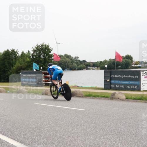 15.06.2025 - 27. Vierlanden-Triathlon H.Heesch http://msf.ph/oto/8009713 15.06.2025 10:57:01 Radfahren 94, 150, 451, 767 meine-sportfotos.de