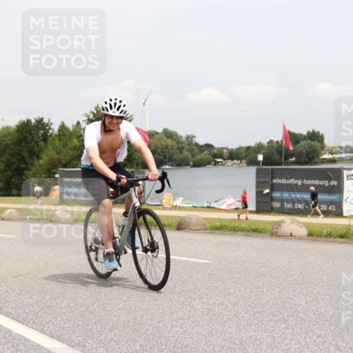 21.06.2025 - 27. Vierlanden-Triathlon H.Heesch http://msf.ph/oto/8009717 15.06.2025 12:30:35 Radfahren 58, 883, 884 meine-sportfotos.de