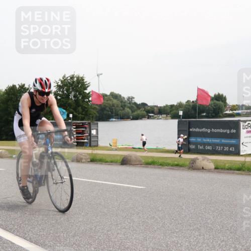 15.06.2025 - 27. Vierlanden-Triathlon H.Heesch http://msf.ph/oto/8009718 15.06.2025 10:57:10 Radfahren 482 meine-sportfotos.de