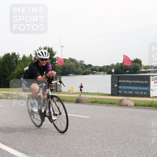 15.06.2025 - 27. Vierlanden-Triathlon H.Heesch http://msf.ph/oto/8009723 15.06.2025 10:57:25 Radfahren 566 meine-sportfotos.de