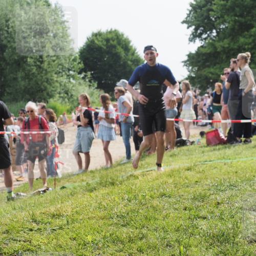 15.06.2025 - 27. Vierlanden-Triathlon KatJ http://msf.ph/oto/8009726 15.06.2025 10:07:44 Schwimmen 379, 391, 468 meine-sportfotos.de