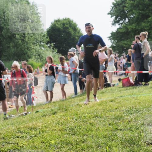 15.06.2025 - 27. Vierlanden-Triathlon KatJ http://msf.ph/oto/8009733 15.06.2025 10:07:45 Schwimmen 371, 379, 468 meine-sportfotos.de
