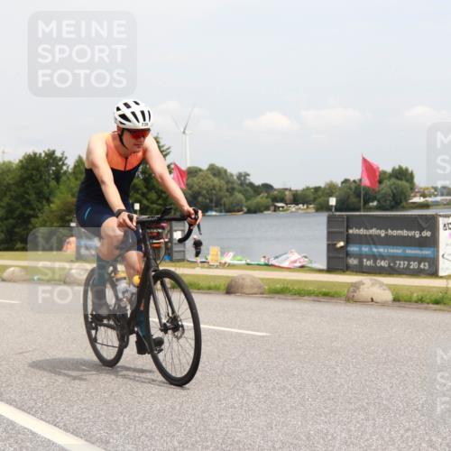 21.06.2025 - 27. Vierlanden-Triathlon H.Heesch http://msf.ph/oto/8009734 15.06.2025 12:30:43 Radfahren 739, 828, 952 meine-sportfotos.de