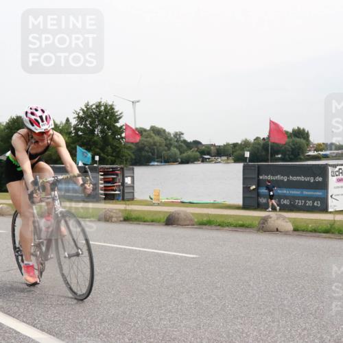 15.06.2025 - 27. Vierlanden-Triathlon H.Heesch http://msf.ph/oto/8009735 15.06.2025 10:57:31 Radfahren 149, 491, 566, 1395 meine-sportfotos.de