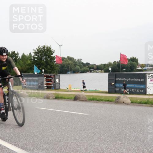 15.06.2025 - 27. Vierlanden-Triathlon H.Heesch http://msf.ph/oto/8009740 15.06.2025 10:57:33 Radfahren 149, 491, 1395 meine-sportfotos.de