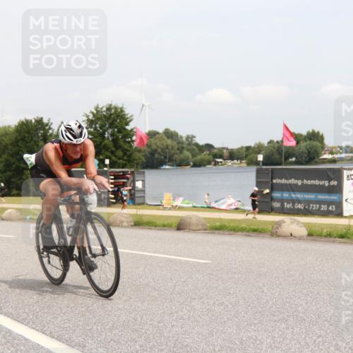 21.06.2025 - 27. Vierlanden-Triathlon H.Heesch http://msf.ph/oto/8009744 15.06.2025 12:30:55 Radfahren 830, 1049, 1050, 1051, 1052 meine-sportfotos.de
