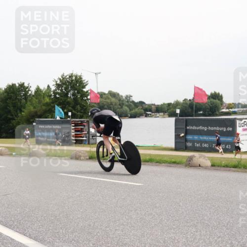 15.06.2025 - 27. Vierlanden-Triathlon H.Heesch http://msf.ph/oto/8009750 15.06.2025 10:57:39 Radfahren 507, 753, 1395 meine-sportfotos.de