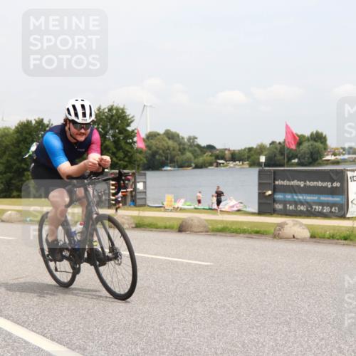 21.06.2025 - 27. Vierlanden-Triathlon H.Heesch http://msf.ph/oto/8009755 15.06.2025 12:31:17 Radfahren 750 meine-sportfotos.de