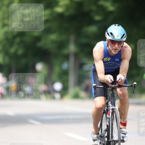 15.06.2025 - 7 Türme Triathlon Yannick Fuchs http://msf.ph/oto/8009762 15.06.2025 13:24:32 Radfahren 215, 397, 543, 930, 1072, 1182 meine-sportfotos.de