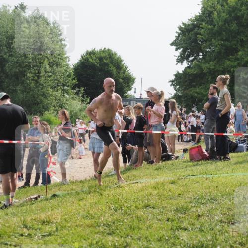 15.06.2025 - 27. Vierlanden-Triathlon KatJ http://msf.ph/oto/8009768 15.06.2025 10:07:52 Schwimmen 371, 395, 407 meine-sportfotos.de
