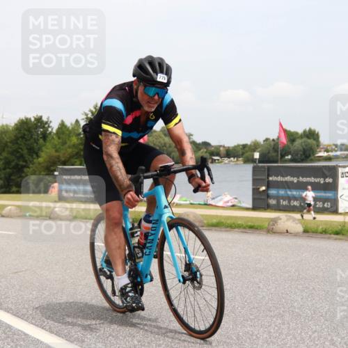 21.06.2025 - 27. Vierlanden-Triathlon H.Heesch http://msf.ph/oto/8009772 15.06.2025 12:31:35 Radfahren 779, 856 meine-sportfotos.de