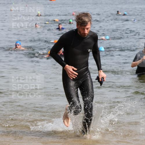 15.06.2025 - 27. Vierlanden-Triathlon Lena Gebhardt http://msf.ph/oto/8009774 15.06.2025 10:06:57 Schwimmen 131, 367, 376, 388, 396, 429, 457, 462, 467 meine-sportfotos.de