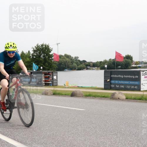 15.06.2025 - 27. Vierlanden-Triathlon H.Heesch http://msf.ph/oto/8009775 15.06.2025 10:57:46 Radfahren 48, 494, 508, 555, 753 meine-sportfotos.de