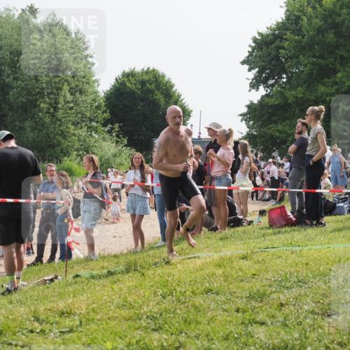 15.06.2025 - 27. Vierlanden-Triathlon KatJ http://msf.ph/oto/8009784 15.06.2025 10:07:52 Schwimmen 371, 395, 407 meine-sportfotos.de