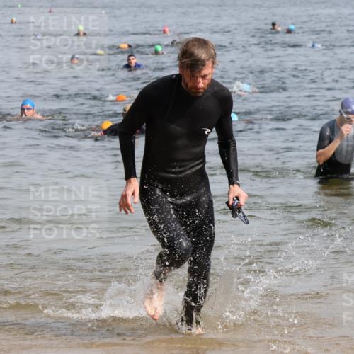 15.06.2025 - 27. Vierlanden-Triathlon Lena Gebhardt http://msf.ph/oto/8009790 15.06.2025 10:06:57 Schwimmen 131, 367, 376, 388, 396, 429, 457, 462, 467 meine-sportfotos.de