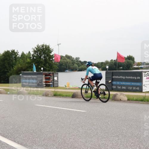 15.06.2025 - 27. Vierlanden-Triathlon H.Heesch http://msf.ph/oto/8009800 15.06.2025 10:57:49 Radfahren 48, 508, 555 meine-sportfotos.de