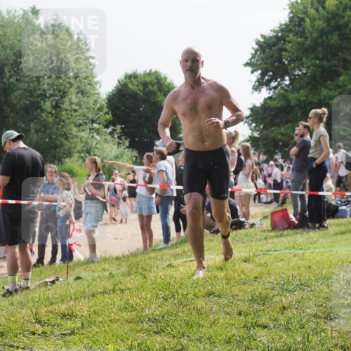 15.06.2025 - 27. Vierlanden-Triathlon KatJ http://msf.ph/oto/8009810 15.06.2025 10:07:53 Schwimmen 371, 395, 407 meine-sportfotos.de