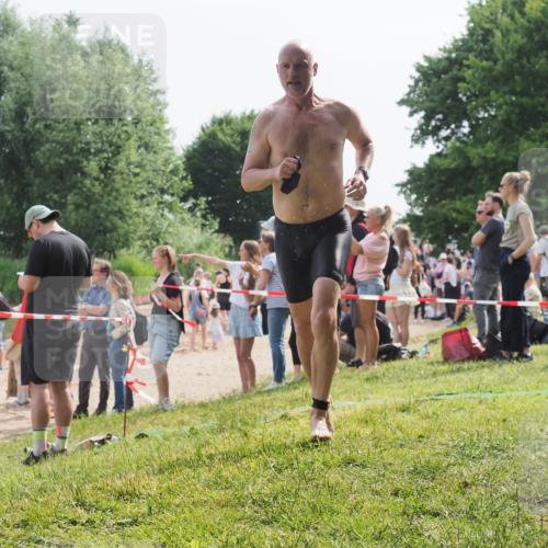 15.06.2025 - 27. Vierlanden-Triathlon KatJ http://msf.ph/oto/8009826 15.06.2025 10:07:54 Schwimmen 371, 395, 407 meine-sportfotos.de