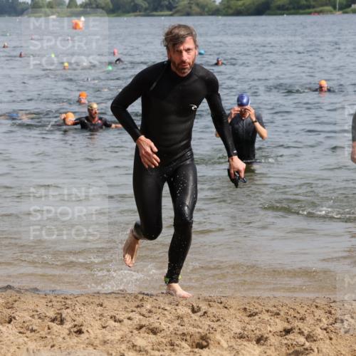 15.06.2025 - 27. Vierlanden-Triathlon Lena Gebhardt http://msf.ph/oto/8009832 15.06.2025 10:06:58 Schwimmen 131, 376, 388, 396, 429, 462, 467 meine-sportfotos.de