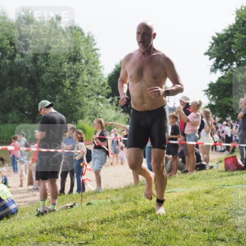 15.06.2025 - 27. Vierlanden-Triathlon KatJ http://msf.ph/oto/8009838 15.06.2025 10:07:54 Schwimmen 371, 395, 407 meine-sportfotos.de