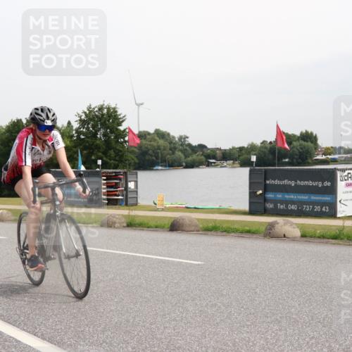 15.06.2025 - 27. Vierlanden-Triathlon H.Heesch http://msf.ph/oto/8009841 15.06.2025 10:58:13 Radfahren 475, 632 meine-sportfotos.de