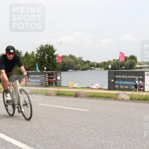21.06.2025 - 27. Vierlanden-Triathlon H.Heesch http://msf.ph/oto/8009853 15.06.2025 12:32:10 Radfahren 703 meine-sportfotos.de