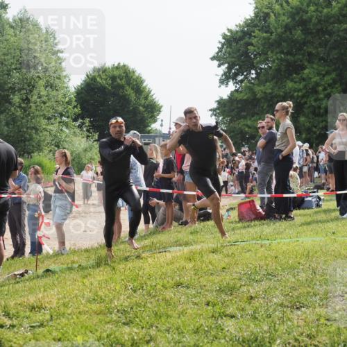 15.06.2025 - 27. Vierlanden-Triathlon KatJ http://msf.ph/oto/8009856 15.06.2025 10:07:58 Schwimmen 371, 395, 407 meine-sportfotos.de