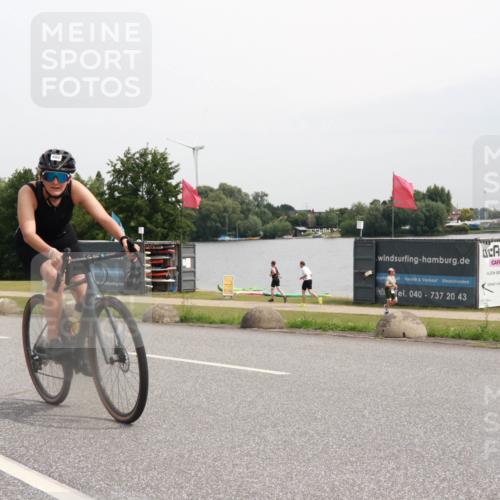 15.06.2025 - 27. Vierlanden-Triathlon H.Heesch http://msf.ph/oto/8009857 15.06.2025 10:58:27 Radfahren 480, 499 meine-sportfotos.de