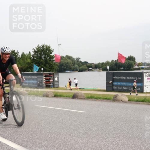 15.06.2025 - 27. Vierlanden-Triathlon H.Heesch http://msf.ph/oto/8009868 15.06.2025 10:58:27 Radfahren 480, 499 meine-sportfotos.de