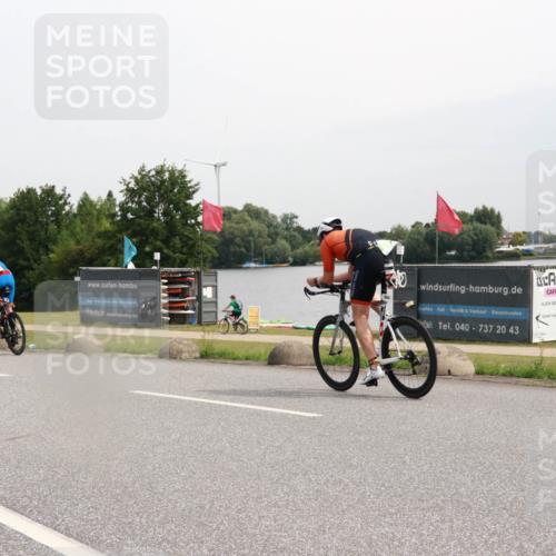 15.06.2025 - 27. Vierlanden-Triathlon H.Heesch http://msf.ph/oto/8009882 15.06.2025 10:58:37 Radfahren 64, 144, 387, 693 meine-sportfotos.de