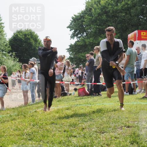 15.06.2025 - 27. Vierlanden-Triathlon KatJ http://msf.ph/oto/8009885 15.06.2025 10:07:59 Schwimmen 371, 395, 407 meine-sportfotos.de