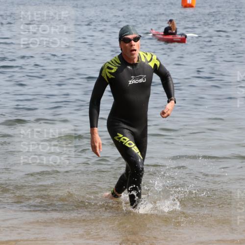 15.06.2025 - 27. Vierlanden-Triathlon Lena Gebhardt http://msf.ph/oto/8009897 15.06.2025 10:07:00 Schwimmen 131, 376, 396, 429, 462, 467 meine-sportfotos.de