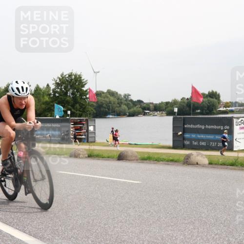 15.06.2025 - 27. Vierlanden-Triathlon H.Heesch http://msf.ph/oto/8009898 15.06.2025 10:58:46 Radfahren 246 meine-sportfotos.de