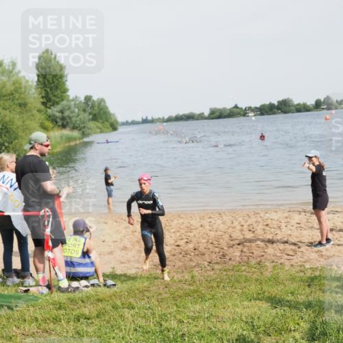 21.06.2025 - 27. Vierlanden-Triathlon MichiJ http://msf.ph/oto/8009904 15.06.2026 10:12:50 Schwimmen 512, 625 meine-sportfotos.de