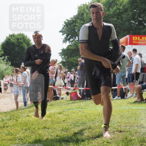 15.06.2025 - 27. Vierlanden-Triathlon KatJ http://msf.ph/oto/8009916 15.06.2025 10:08:00 Schwimmen 371, 395, 407 meine-sportfotos.de